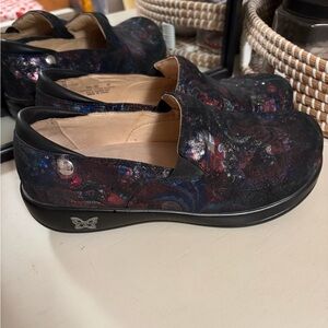 Alegria Keli Cosmic Metallic Floral Leather Slip-On Clogs Size 40